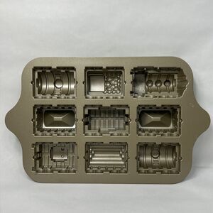 Nordic Ware Train Caboose Cake Pan Baking Mold USA 9 Muffins Cupcake Locomotive